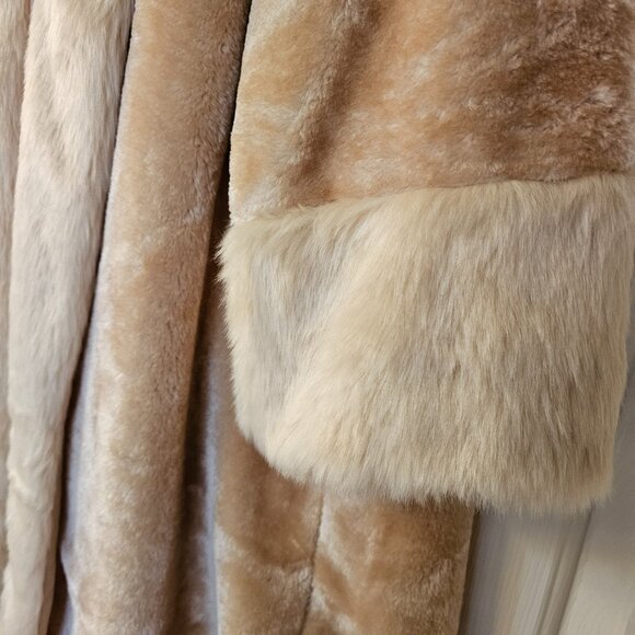 Cruella Coat - Picture 4 of 9